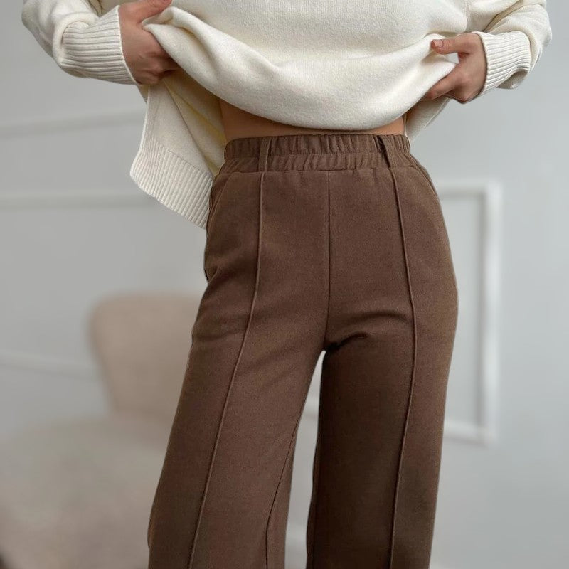 Alice Hose mit weitem Bein