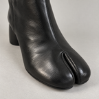 Forma Split-Toe Boots