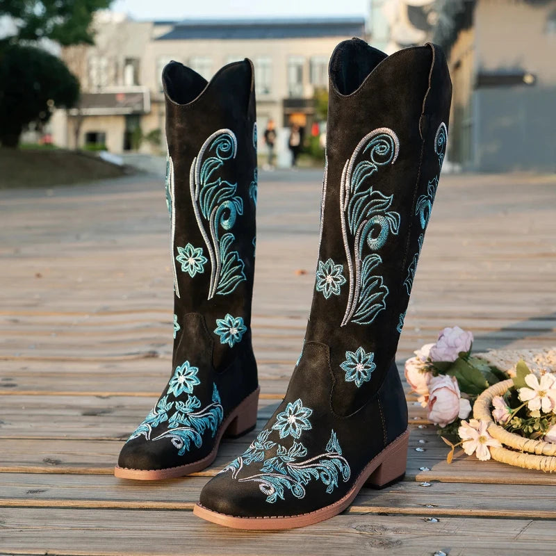 Stiefel im Western-Stil mit Blumenmuster