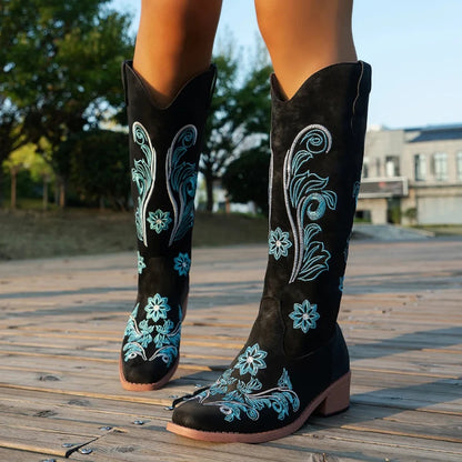 Stiefel im Western-Stil mit Blumenmuster