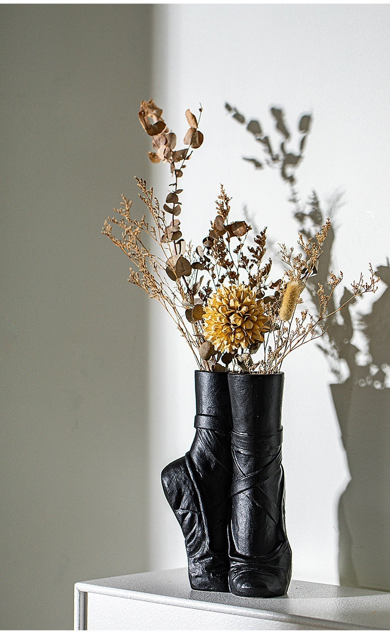 The Pointe Sculpture Vase